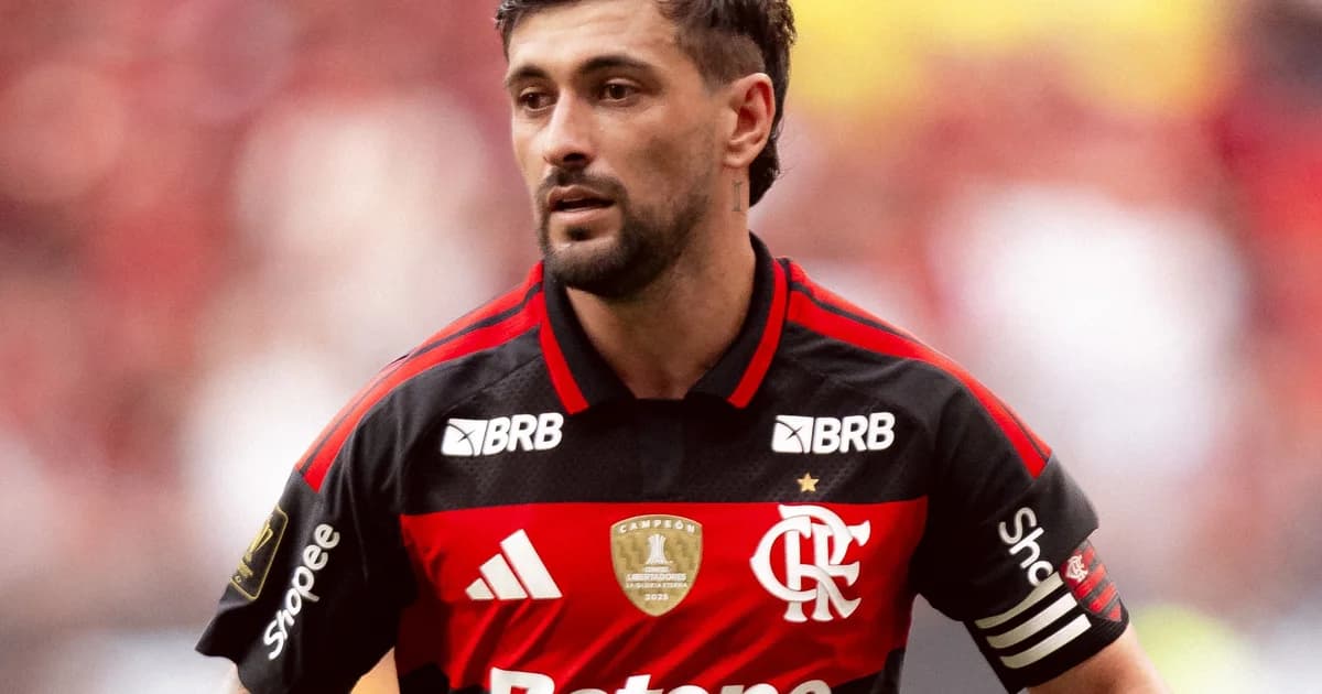 Ilustração editorial: capitão anônimo no gramado antes da Recopa, clima tenso, jogadores em aquecimento e torcida em silhueta; foco em preparo físico.