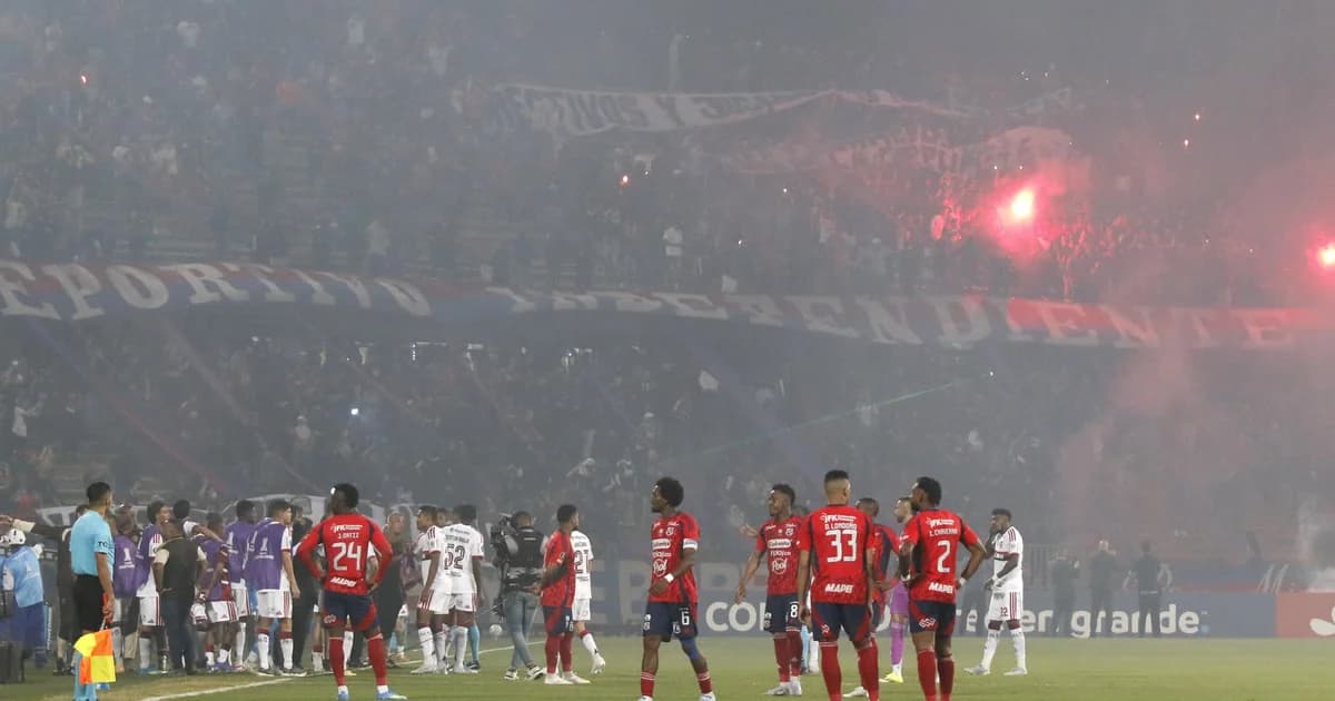 Ilustração de estádio ao entardecer, placar 3-0 W.O., torcedores em silhueta com bandeiras vermelho e preto, bola abandonada — Flamengo Libertadores