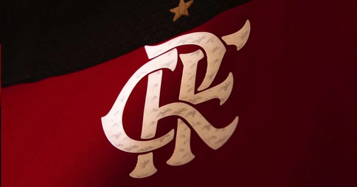 Documento carimbado sobre o gramado, estádio à noite com silhuetas em vermelho e preto: tema Flamengo e uso esportivo da recuperação judicial