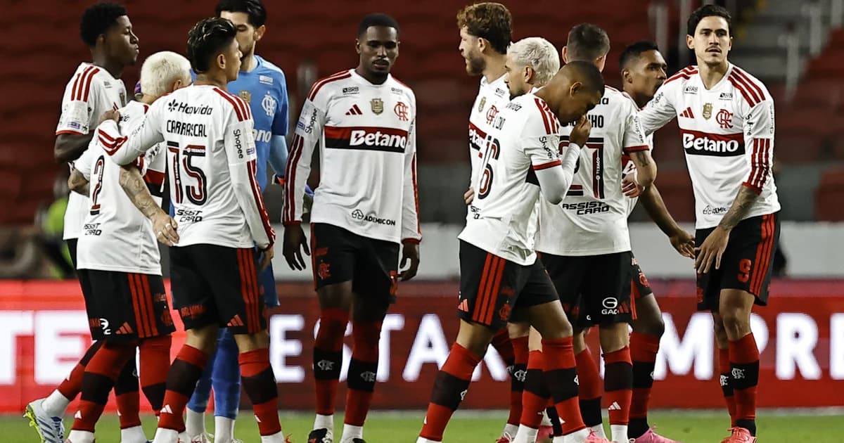 Ilustração editorial: estádio tenso, jogadores sem rostos, placar de empates, torcida e direção do Flamengo sob pressão