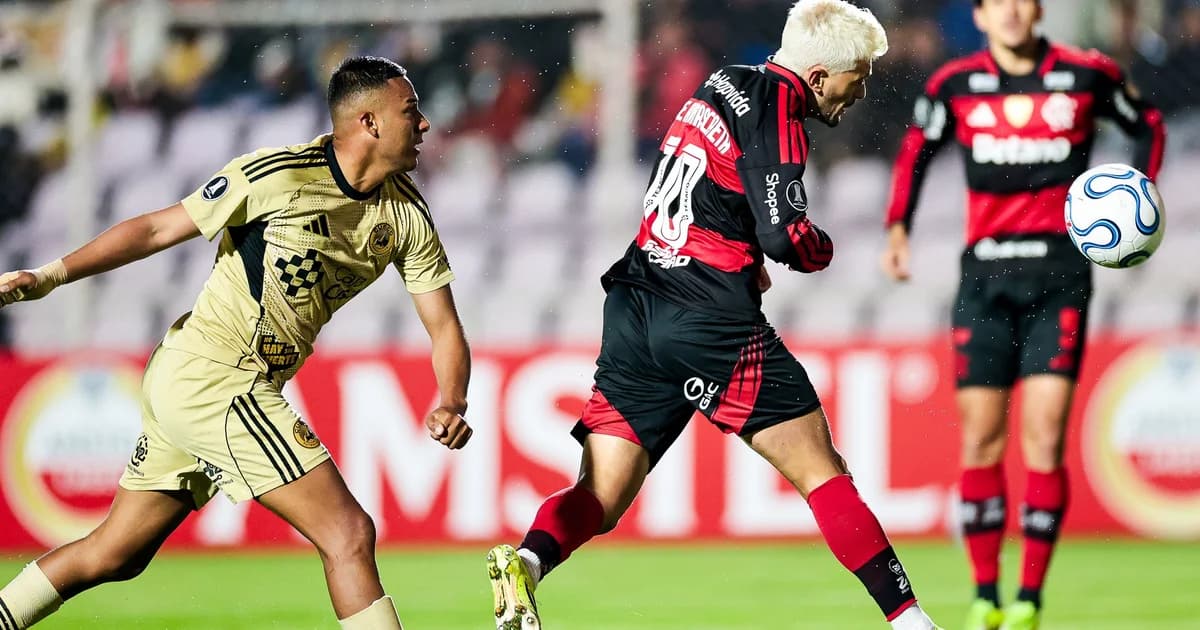 Ilustração de estádio com jogador genérico comemorando a vitória do Flamengo na estreia da Libertadores, placar 2-0 e torcida vibrante