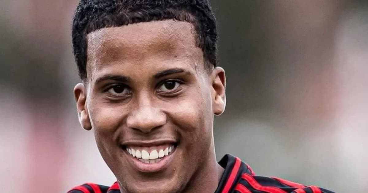 Ilustração: jovem atacante saindo do estádio, contrato partido ao meio; Flamengo mantém 50% dos direitos, clima de transferência.