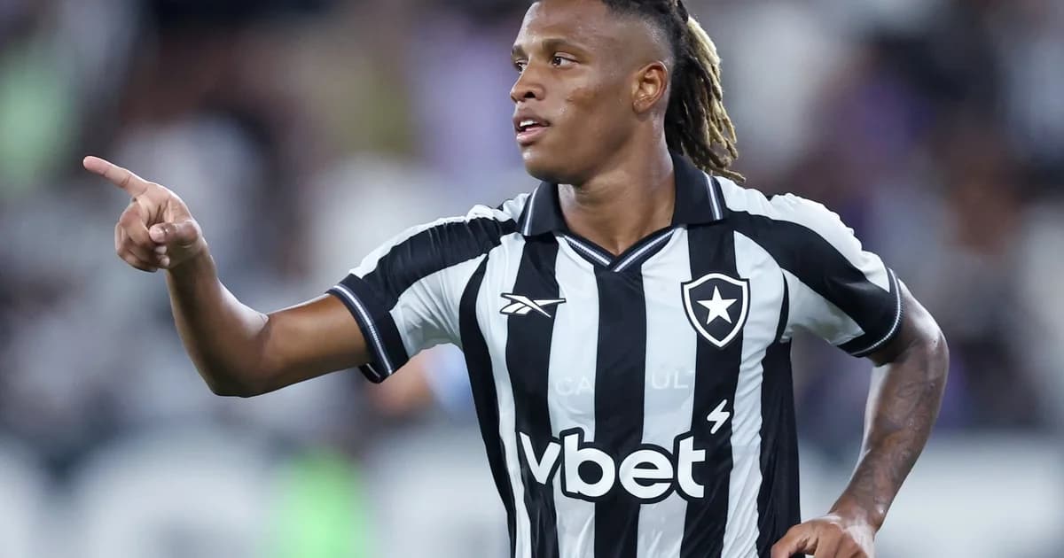 Diretoria recusa transferência por custo: mesa com contrato e etiqueta '40M', vários meio-campistas no banco e estádio ao fundo.