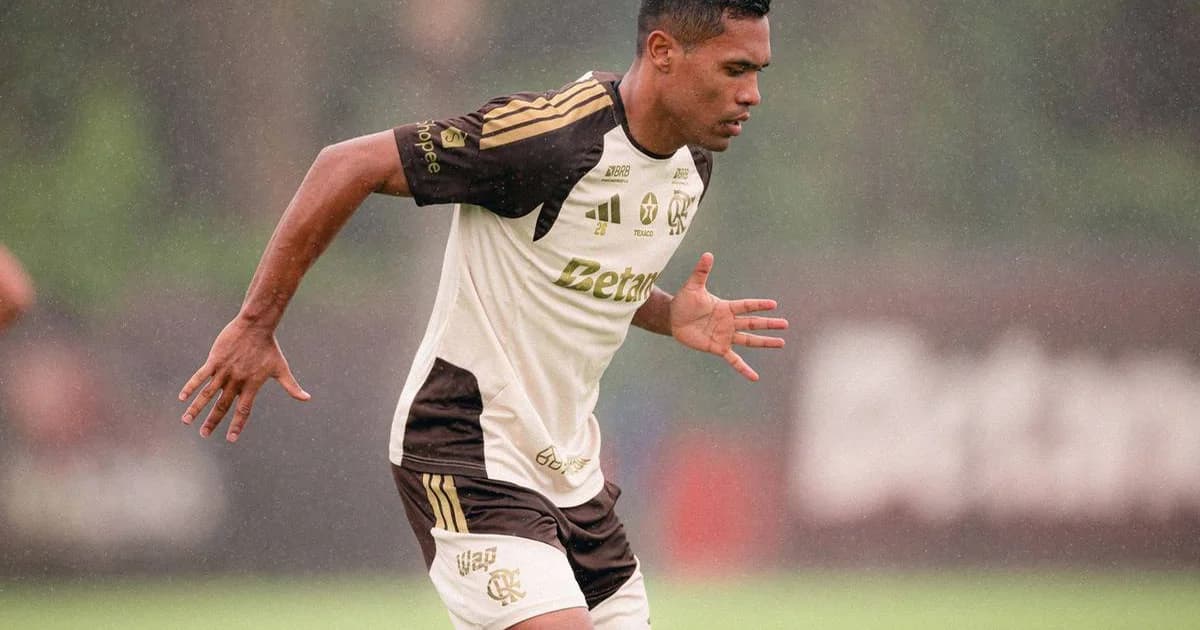 Ilustração editorial: lateral do clube rubro-negro segurando a coxa lesionada no gramado; equipe médica e comissão técnica planejando substituto no vestiário.