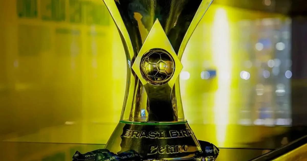 Estádio lotado ao entardecer com calendário sobreposto mostrando datas e horários das rodadas finais do Campeonato Brasileiro.