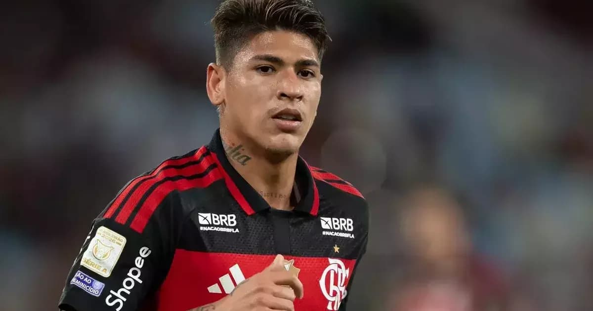 Carrascal confirma permanência no Flamengo: meia-atacante no campo, estádio iluminado e torcida vibrante antes da semifinal.