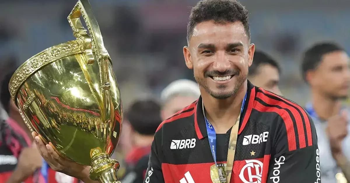 Lateral veterano do Flamengo em uniforme vermelho e preto no gramado, estádio iluminado e torcida com faixas e confetes, simbolizando permanência até 2027.