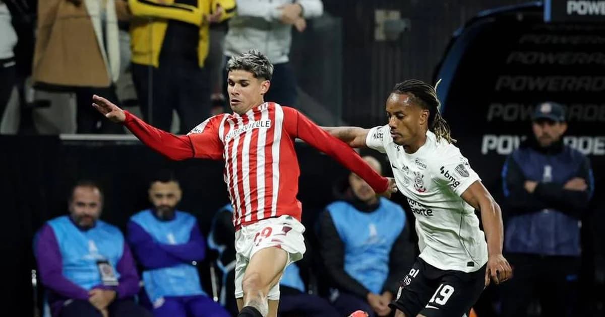 Jogadores do Estudiantes comemoram gol decisivo que garantiu vaga nas semifinais da Libertadores na Neo Química Arena