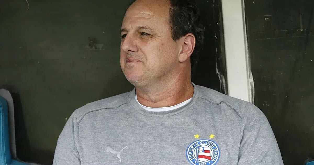 Estádio ao pôr do sol, atacante em silhueta, três torcidas coloridas, etiqueta '$10M+' e clima de negociação (Flamengo, Athletico).