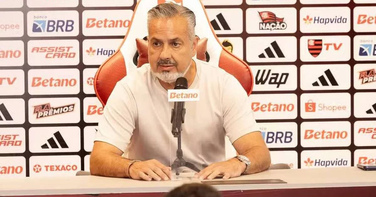 Estádio do Flamengo com jovens reforços comemorando, clima vibrante, renovação contratual e projeção ao Campeonato Brasileiro