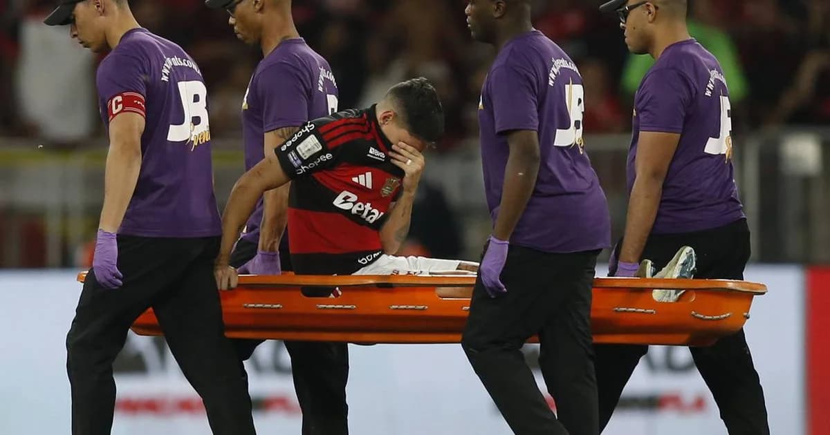 Ilustração editorial de jogadores do Flamengo lesionados em campo, equipe médica atendendo e torcida no estádio ao fundo.