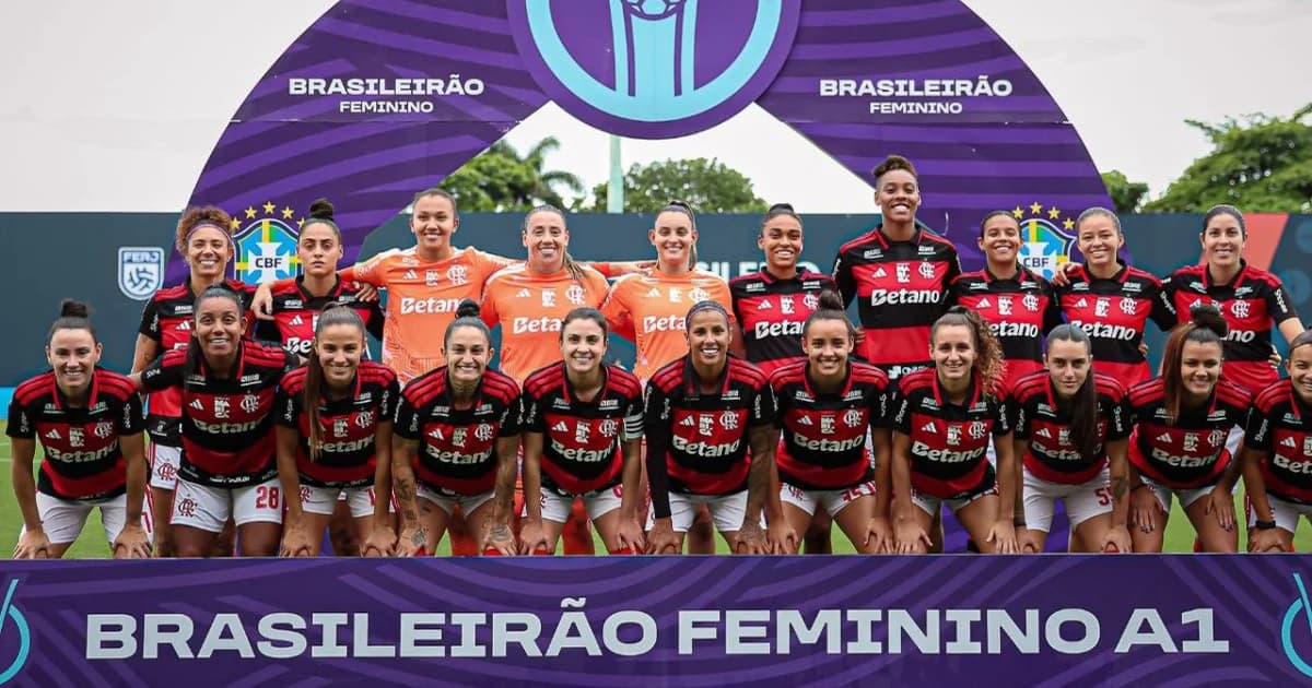 Ilustração editorial de estádio ao entardecer com jogadoras, base juvenil e símbolo do aporte de R$ 10 milhões na parceria Flamengo–Maricá.
