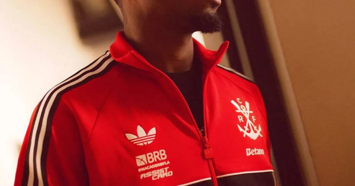 Ilustração editorial: dois meio-campistas lesionados atendidos na lateral do gramado, torcida em vermelho ao fundo, clima de preocupação