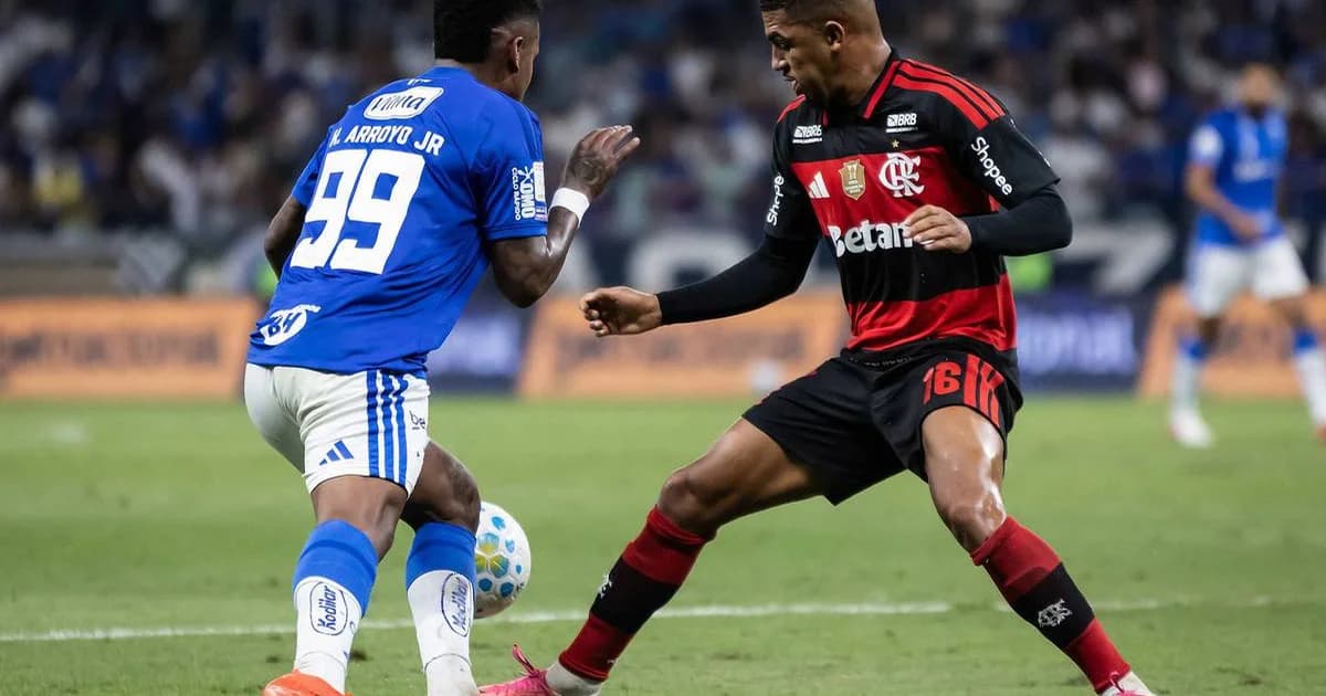 Treino no Maracanã: elenco rubro‑negro em recuperação física e ajustes defensivos, ambiente concentrado e estádio vazio ao fundo.
