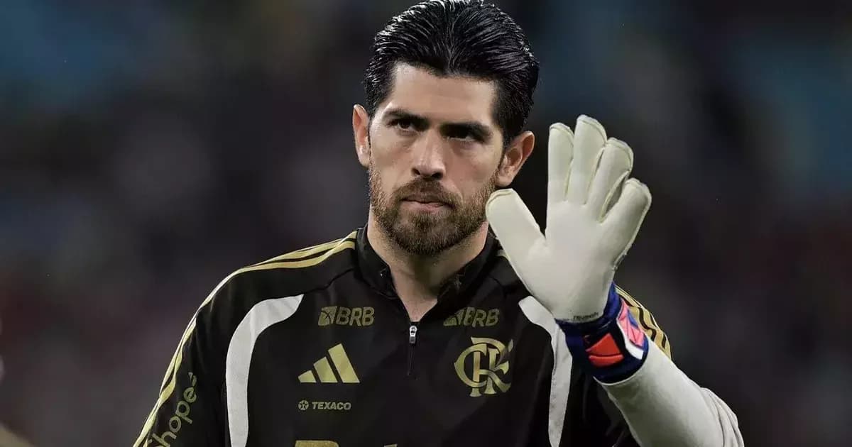 Goleiro em destaque no estádio, torcida rubro-negra, contrato à margem e interesse do River por Rossi.