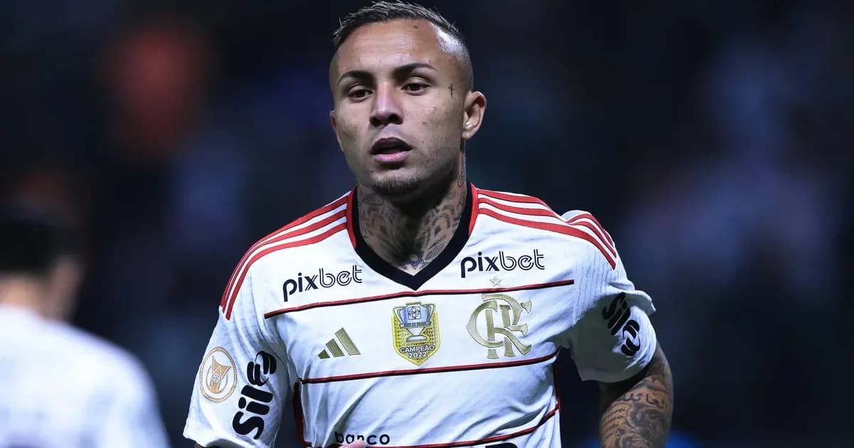 Atacante genérico deixa estádio com mala e contrato; cena editorial sobre fim de ciclo, negociação e transferência