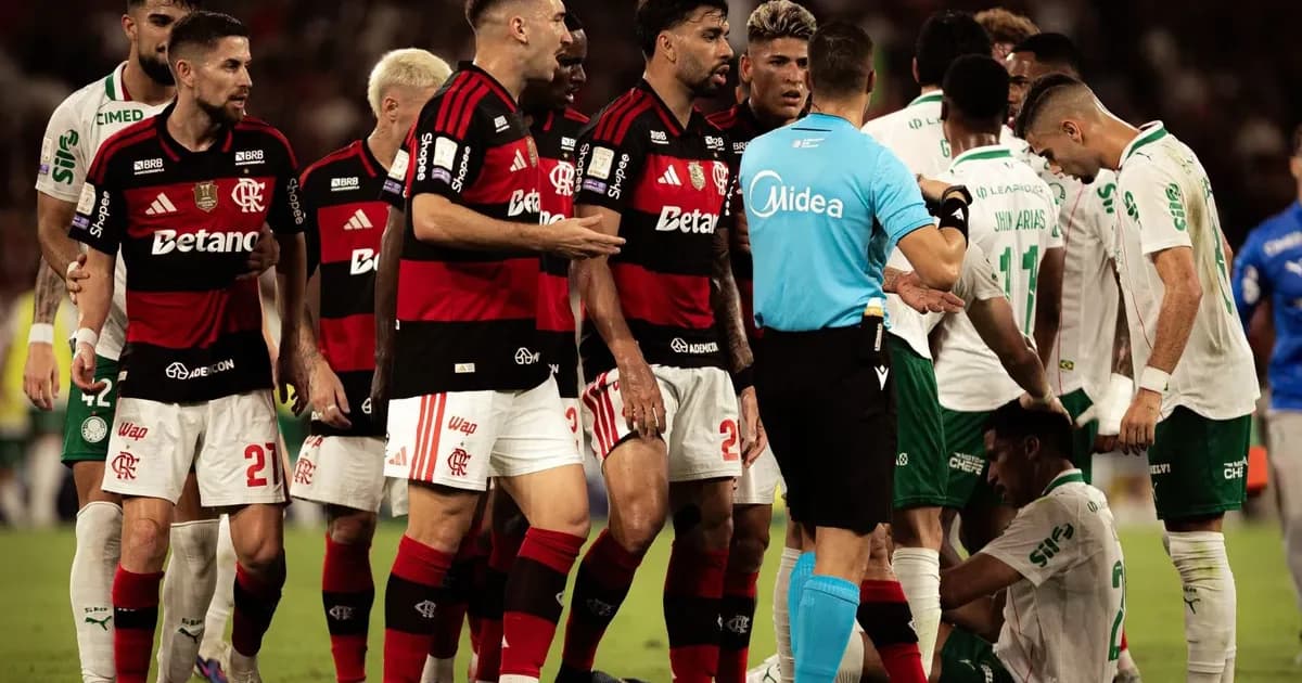 Ilustração editorial: expulsão no Maracanã após revisão do VAR, árbitro mostra cartão vermelho, jogador sai, torcida tensa, placar 0x0.