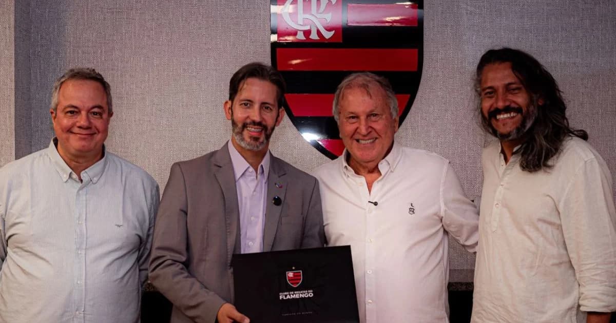 Torcida do Flamengo em estádio com bandeiras vermelhas e pretas e documento simbólico rumo ao reconhecimento cultural.