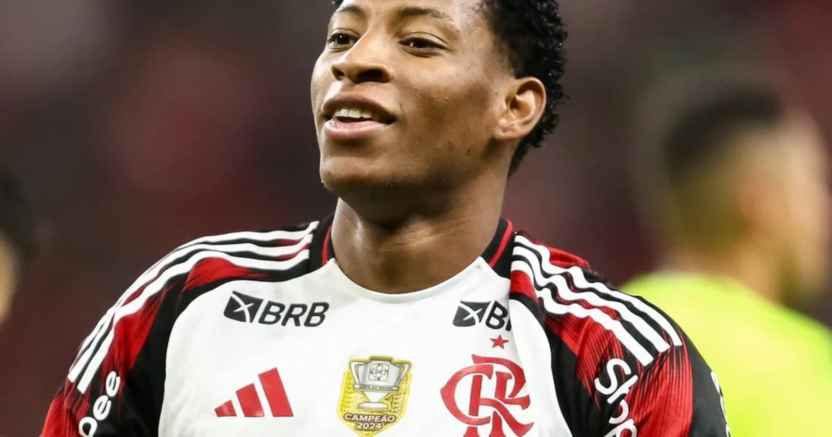 Ilustração editorial de estádio brasileiro: jogador no banco punido, comissão técnica apontando, clima disciplinar e tenso, cores vermelho e preto.