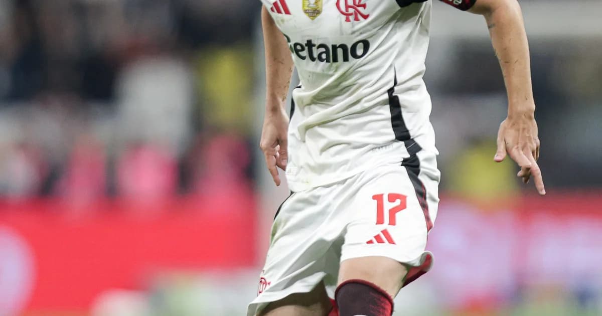 Lateral-esquerdo solitário treinando em estádio vazio, contrato e calendário com 2026 em destaque — tensão na transferência do Flamengo.
