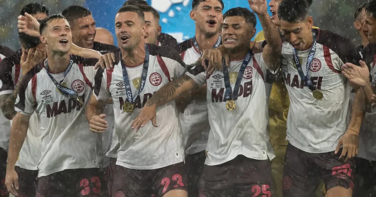 Ilustração editorial de estádio ao amanhecer: placar 8x0, treinador sai em silhueta e novo técnico chega com prancheta, clima de mudança