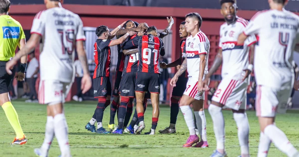 Ilustração do Barradão: bola na rede, jogadores de costas e torcida em vermelho e preto; atmosfera tensa após eliminação na Copa do Brasil.