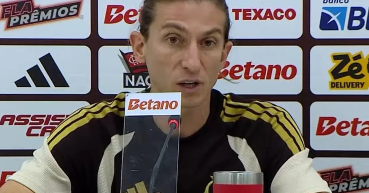 Técnico do Flamengo assume responsabilidade após vitória por 3 a 0, torcida no Maracanã dividida entre aplausos e protestos.