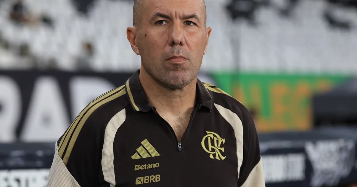 Ilustração editorial: técnico do Flamengo de costas na beira do campo, símbolo de contratações e janela interna, clima de decisão.