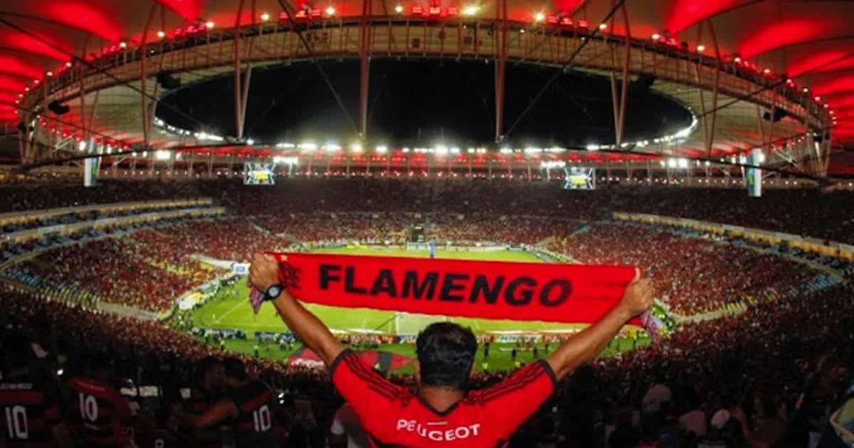Flamengo: estádio com torcida sem faces, smartphone exibindo 71,6M seguidores e ícones de redes sociais, celebração do líder digital