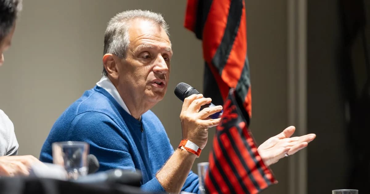 Ninho do Urubu fechado: delegados do torneio do lado de fora, equipe feminina e categorias de base treinando ao fundo