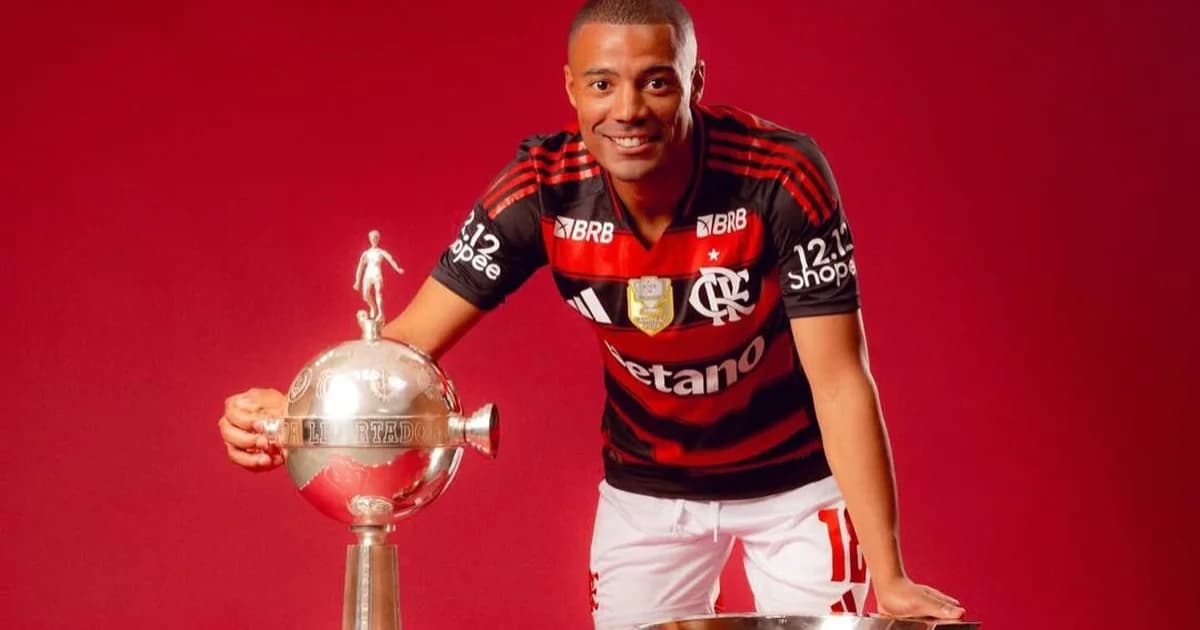Meia em campo com torcida e chuva, contrato rasgado ao fundo simboliza negociação recusada entre Flamengo e Peñarol.