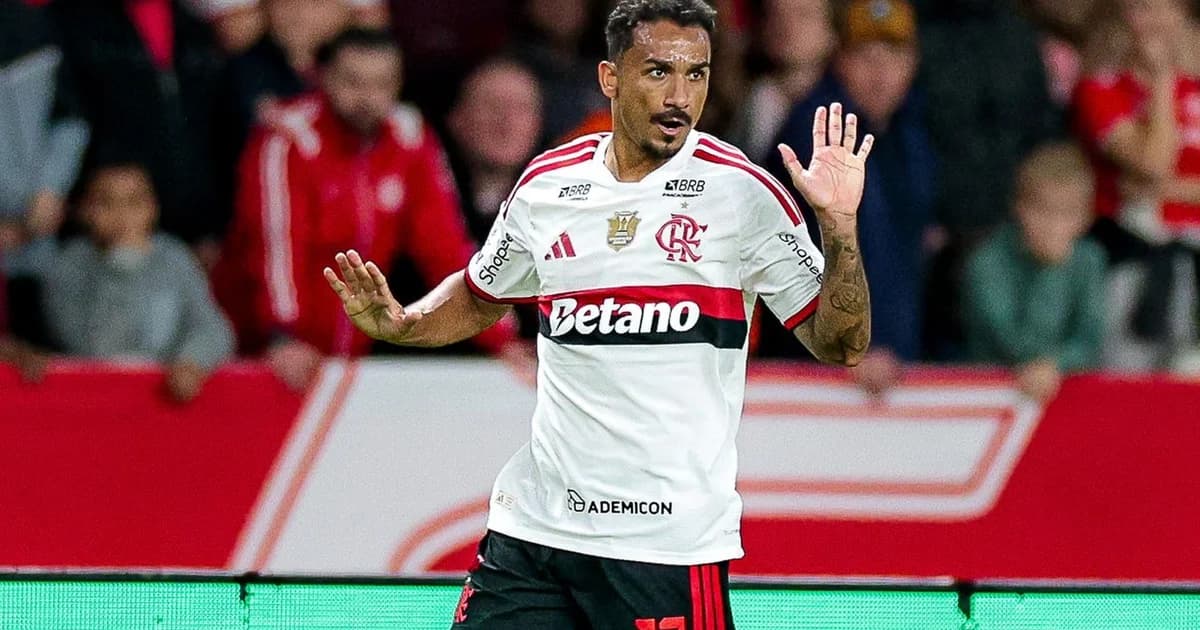 Ilustração editorial de jogador apoiando treinador no estádio, jogadores se reconectando à identidade do clube após empate.
