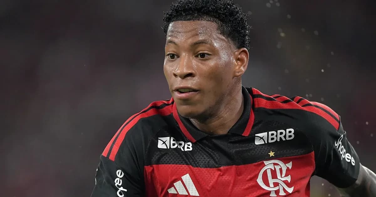 Ilustração editorial: jogador rubro-negro aquecendo, reserva no banco, torcida dividida entre Flamengo e Palmeiras.