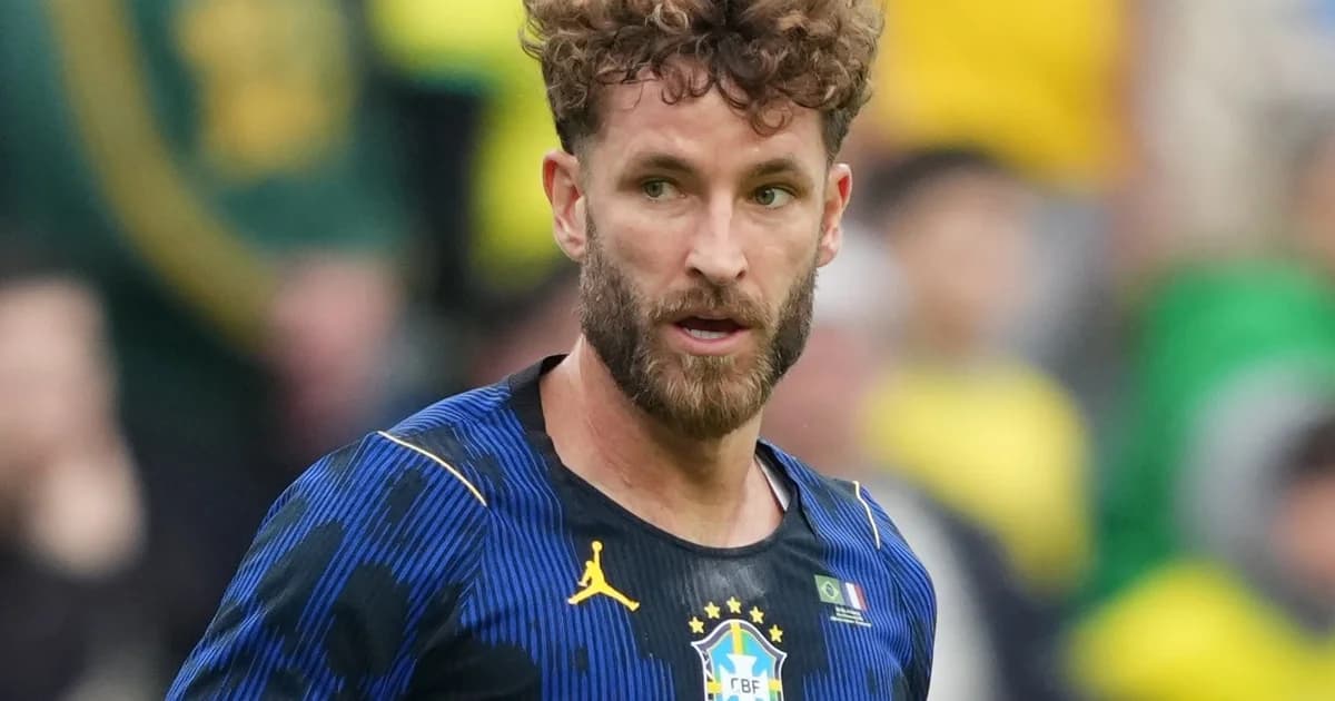 Ilustração editorial: Léo Pereira titular da Seleção Brasileira em disputa aérea contra rival, estádio iluminado e clima tenso.