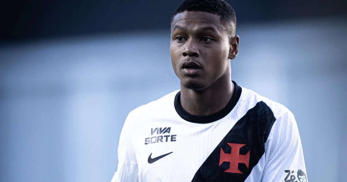 Silhueta de Matheus França saindo do túnel do estádio, avião ao fundo e referência ao retorno ao futebol inglês.