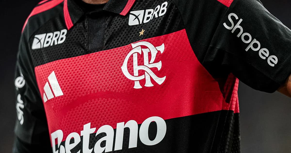 Ilustração editorial: estádio com camisa rubro-negra, jogadores silhueta, torcedores e painéis de patrocínio genéricos simbolizando aumento de arrecadação.