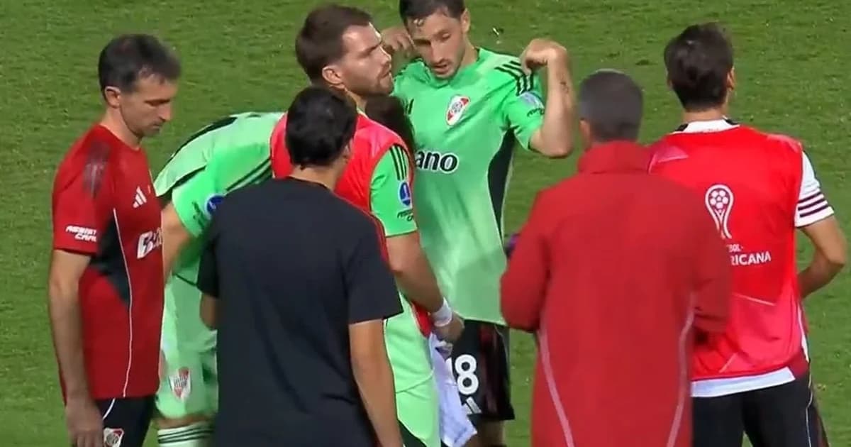 Lateral improvisa como goleiro e faz defesa decisiva em estádio lotado; River Plate líder do Grupo H