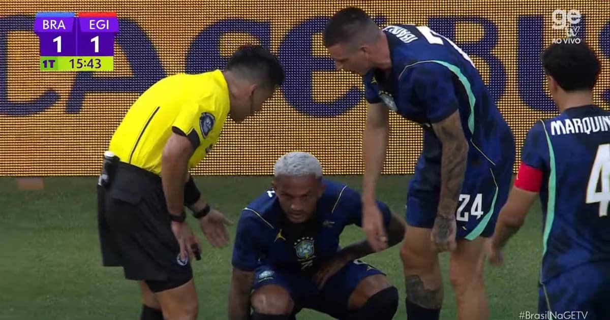 Ilustração editorial: jogador da Seleção com lesão no adutor sendo atendido no estádio; substituição aos 16 minutos.