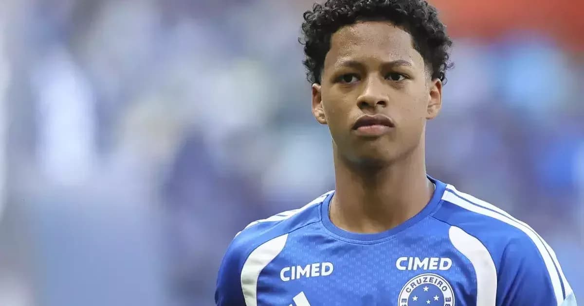Jovem meia de 18 anos em destaque num estádio noturno, enfatizando a perda do Flamengo e o brilho do rival.