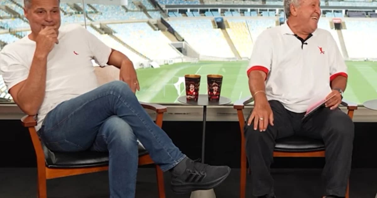 Ilustração editorial de bastidores: clima Zico e Júlio César — técnico na linha lateral e goleiro em defesa decisiva, estádio lotado