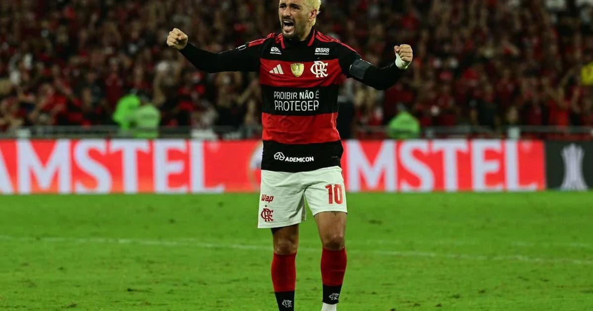 Arrascaeta volta de lesão com tala no punho e converte pênalti; estádio lotado, eliminação do Flamengo na Copa Libertadores.