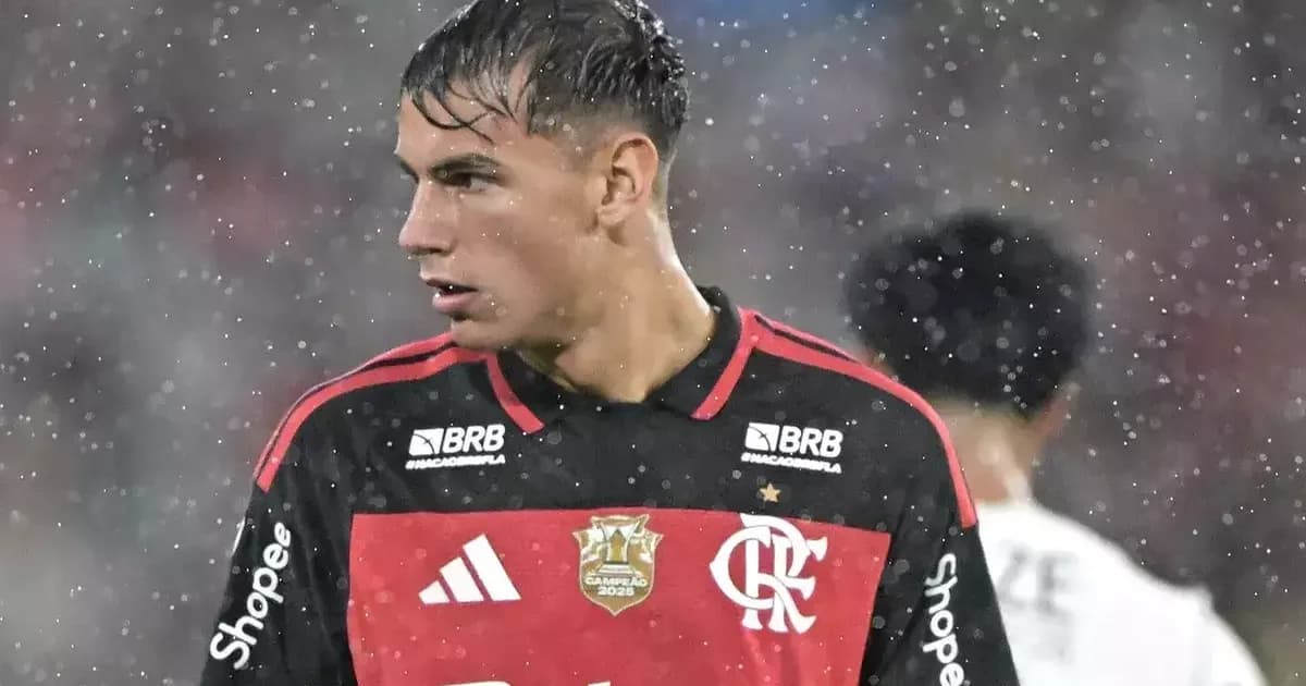 Ilustração editorial: atacante jovem do Flamengo buscando mais minutos em campo, estádio lotado, cores vermelho e preto