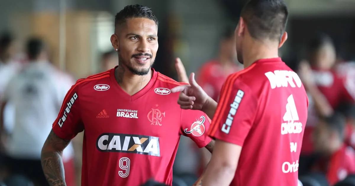 Estádio vazio, atacante assinando acordo com advogado no campo; menção a Flamengo e Guerrero, papéis, gavel e cores rubro-negras