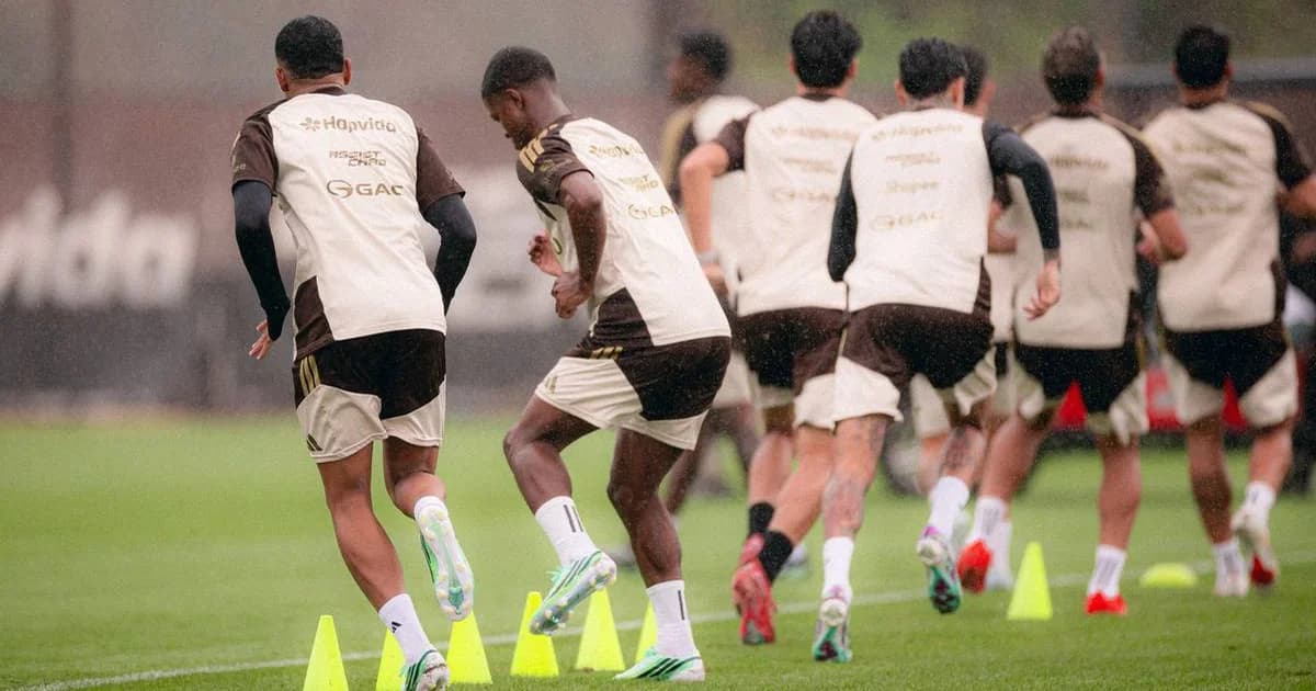 Ilustração editorial: jovens do Flamengo em treino no estádio vazio, comissão técnica observando durante pausa para avaliação.
