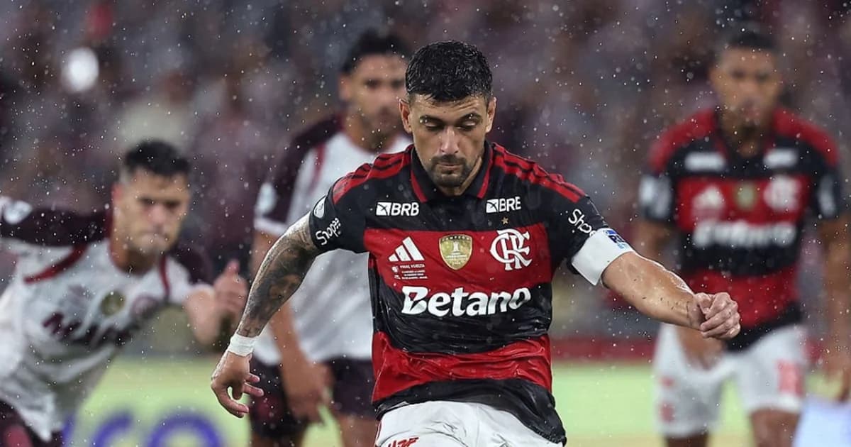 Ilustração do Maracanã chuvoso: gol decisivo e placar 2x3 na Recopa, jogadores sem rosto, torcida com guarda-chuvas — Flamengo x Lanús