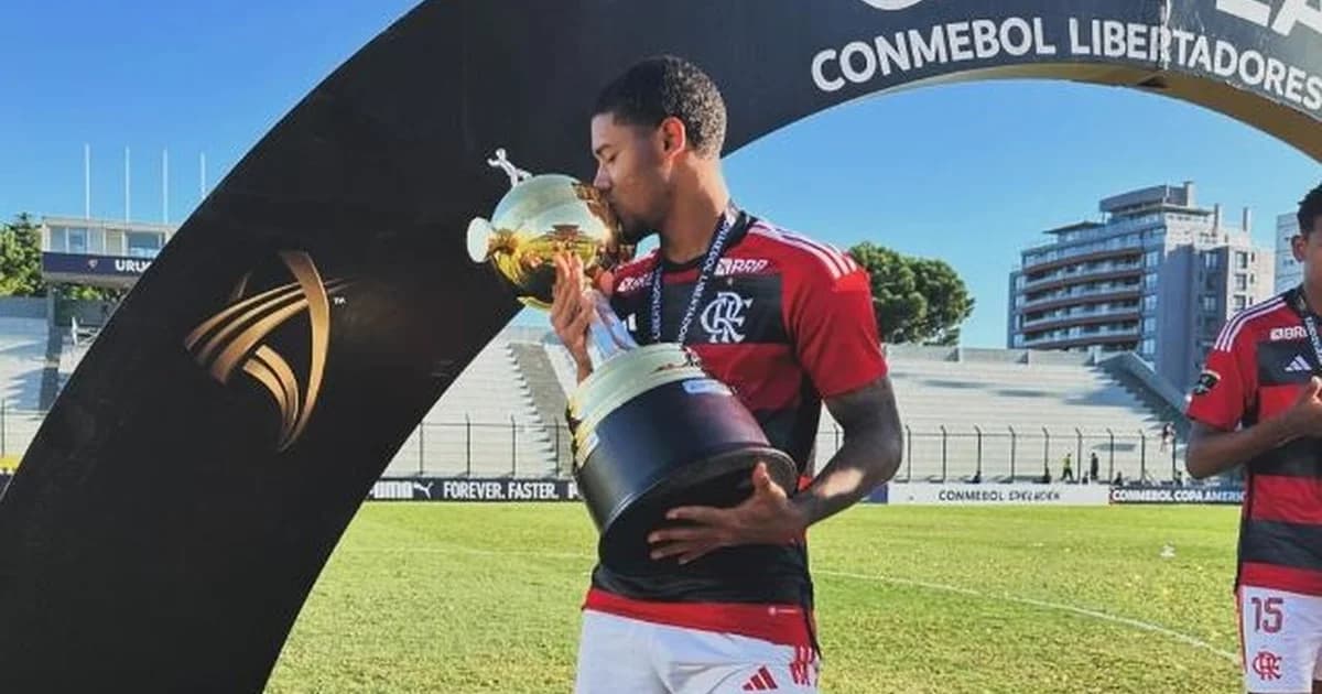 Ilustração editorial de volante sem identificação retornando ao Flamengo, estádio ao entardecer, cores vermelho e preto, torcida ao fundo