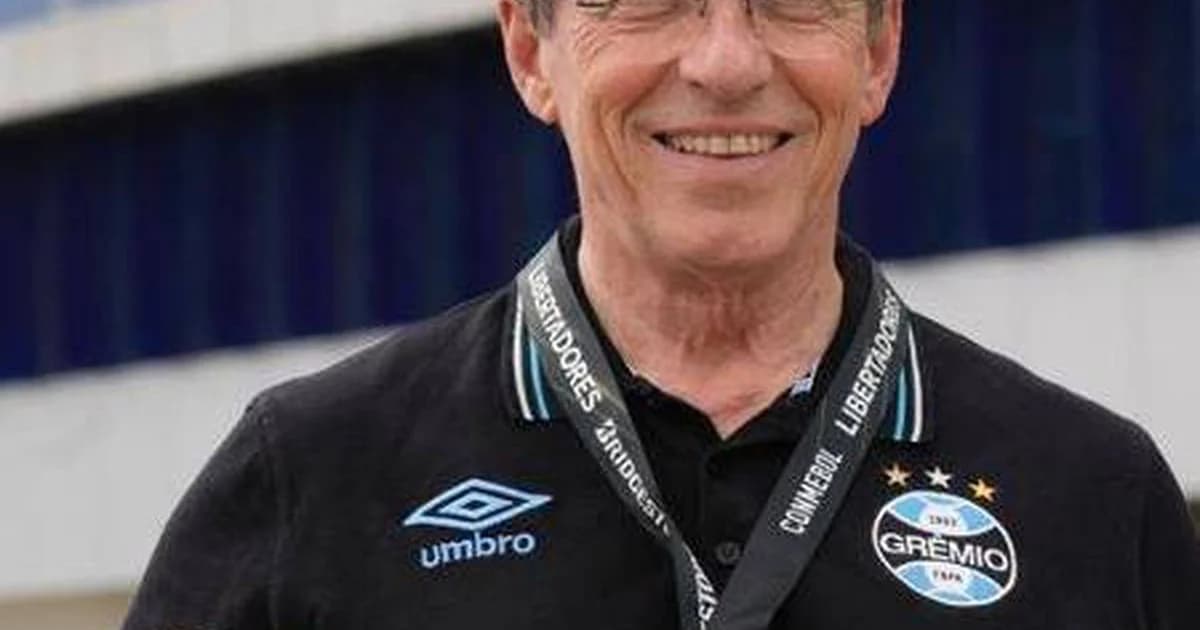 Formulário de registro com cadeado e carimbo vermelho em frente a estádio vazio, simbolizando restrição ao Grêmio pela agência de fair play.