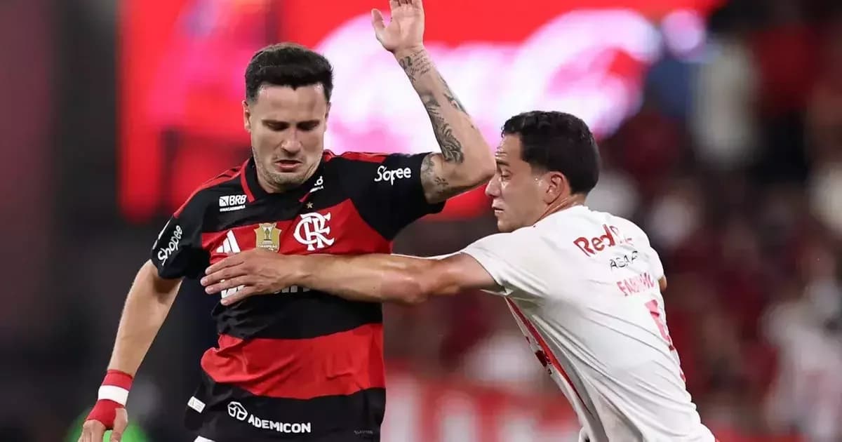 Saúl, meio-campista do Flamengo, pede mais minutos no Maracanã após vitória por 2 a 1; torcida e placar ao fundo
