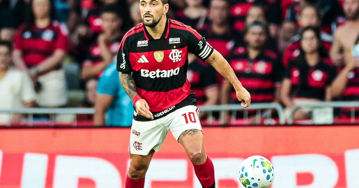 Ilustração editorial: meia uruguaio em destaque no Maracanã, comemoração com torcida do Flamengo, placar '369' e atmosfera tática.