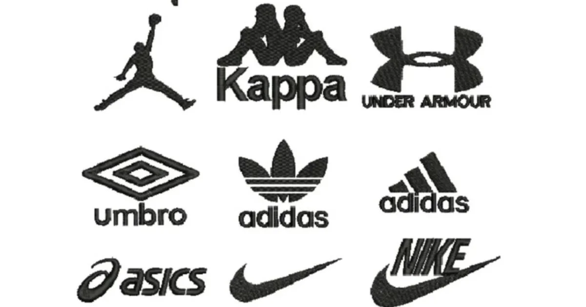 Ilustração editorial: camisa do Flamengo com etiqueta R$450, torcida anônima ao fundo e referências a custos, impostos e produção.